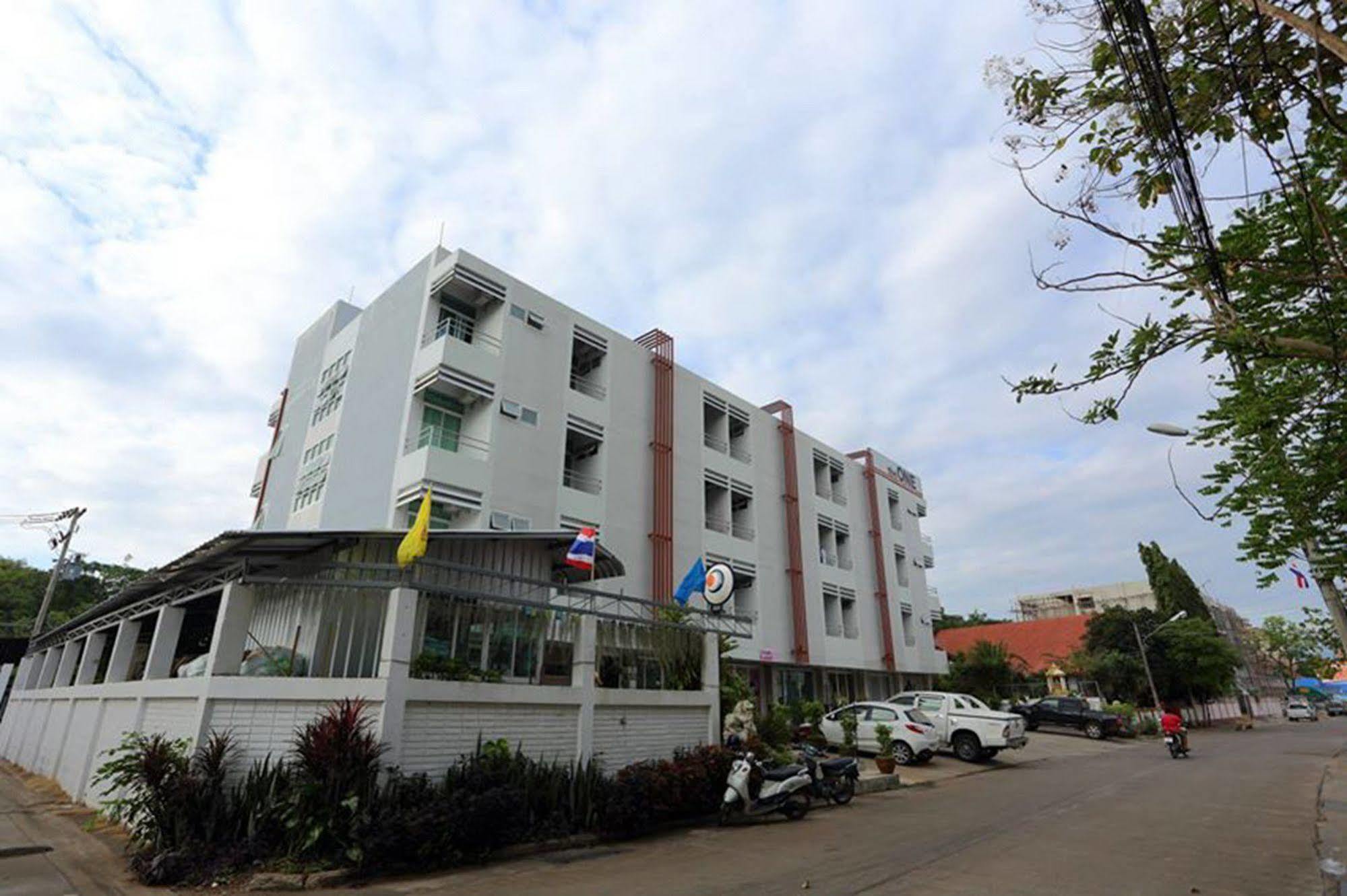 The One Phetchabun Aparthotel Bagian luar foto